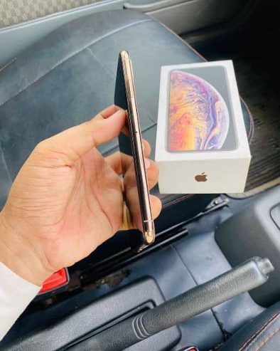 iPhone Xs Max Gold 256GB PTA Approved WhatsApp 0328. . 808. . 8238